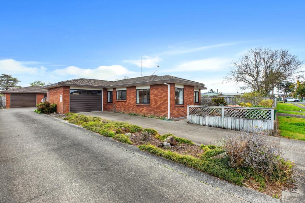 Riviera Casa - Mount Maunganui Holiday Home エクステリア 写真